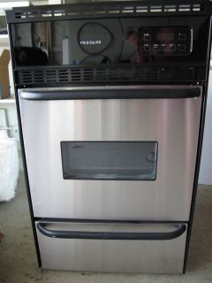 Frigidaire Single Wall Oven FGB24L2E C 24 Gas Excellent Condition 1