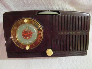 Vintage General Electric 1951 Table Tube Clock Radio Model 515