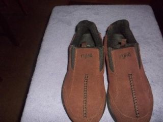  Slip on Walking Shoes w Side Goring Brown Size 8M MSR 63 25