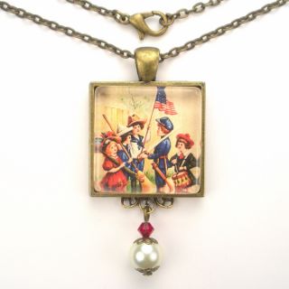  USA Flag Art Glass Pendant Necklace Vintage Charm Jewelry