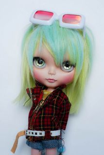 Poohie custom Blythe doll Hayley rerooted with 2 tone saran