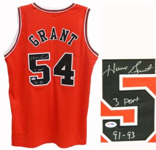 HORACE GRANT Signed Bulls Red Throwback Jersey w/3 Peat 1991 93   PSA