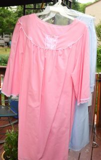 Womens Hospital Gowns Velcro Back Opening 3 4 Sleeve Feminine Pink
