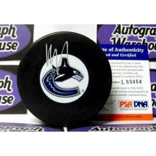 Roberto Luongo Autographed Hockey Puck   PSA   Autographed