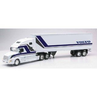 Volvo Toy Truck   VN 780 Toys & Games