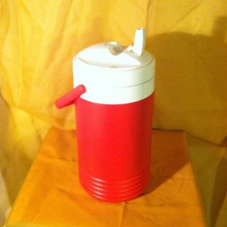 IGLOO 1 One Gallon Water Cooler w/ Pour / Drinking Spout. CLEANED and