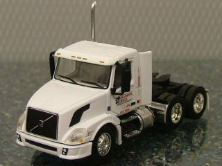 CAB ONLY   DCP SALAMONIE MILLS WHITE VOLVO VNL DAYCAB 1/64 CUSTOMIZE