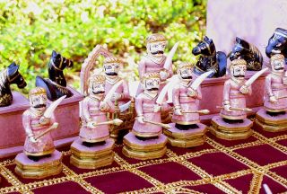 INDIAN CHESS SET WITH SEATED KINGS, VELVET BOARD, TALLEST PIECE  4