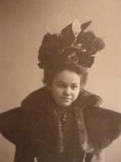 Antique Photo Lovely Young Woman Huge Black Hat Fur Cape Jones Columbia City In  