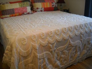 White Queen Size Chenille Bedspread 100 Cotton Great Cond 