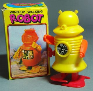 SCARCE VINTAGE HONG KONG WIND UP ROBOT WITH MOVING ARMS OLD STOCK MIB