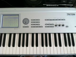 Korg Triton Classic 61 key synthesizer, SCSI interface + extras **NO