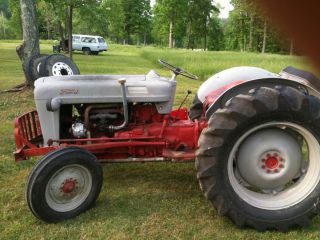 Ford 600 Series Tractor