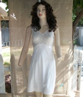 VINTAGE 1970s WOMENs WHITE NYLON LACEY PINUP SEXY MAD MEN FULL LENGTH