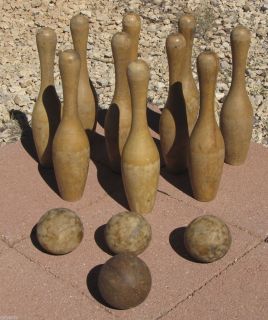 Vintage Solid Wood Bowling Pins & 4 Balls Lawn Childs Toy Game Set
