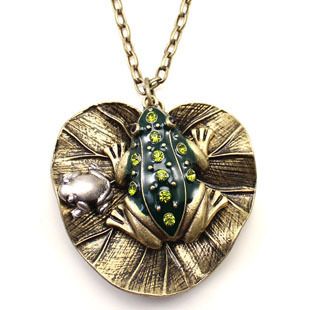 Antique Style Metal Rhinestone Lotus Leaf Frog Necklace Pendant
