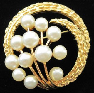 Vintage Crown Trifari Brooch Pearls Signed Collectible Pin Jewelry