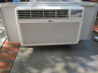 LG White Window / Wall Room Air Conditioner Model LWHD1200R Local pick