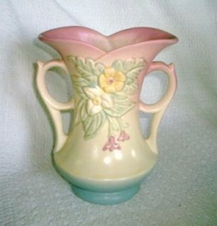 Beautiful Vintage Hull Art Pottery Wildflower w 6 7 1 2 Vase