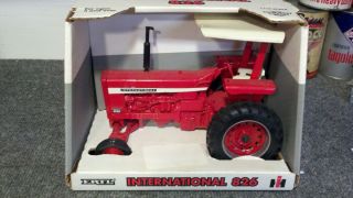 16 International 826 Tractor CC