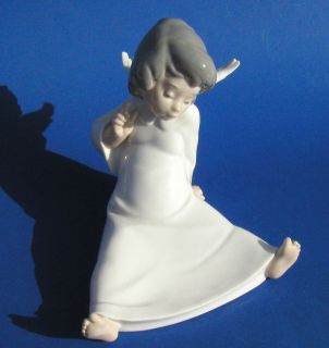 Lladro Angel Figurine  Wondering  4962 Retired in Mint Condition