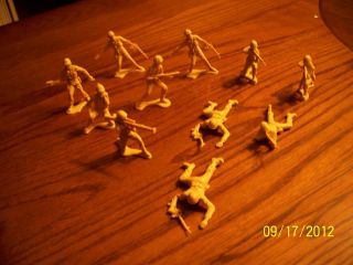 Tim Mee Toy Soldiers Lot of 28 Two Colors