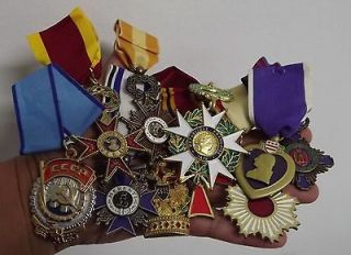 10 MEDALS DIFF MILITARY AND DECORATIONS MEDALS & RIBBON BOXED (REPLICA