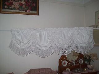White Lined Calico Austrian Balloon Curtain with Rose Lace