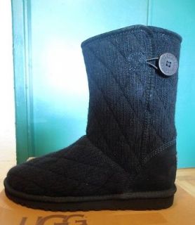 Womens Size 7 Authentic UGG AUSTRALIA Mountain Quilted Boot Black  NIB