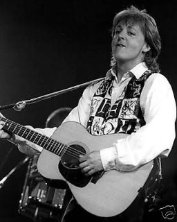 Paul McCartney Plays his Martin 000 28 Acoustic Onstage93