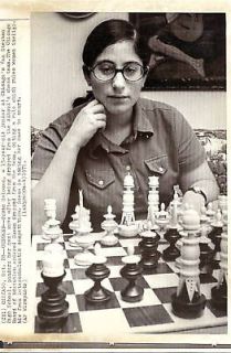 1971 NEWS SUSAN SOLOMON H.S. CHESS PLAYER BAN FROM TEAM