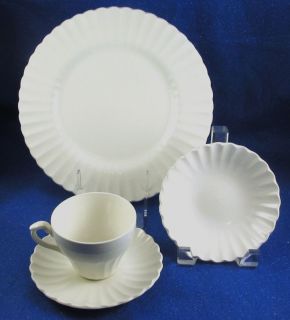 Meakin 59 Pc Classic White Dinnerware Set   Estate