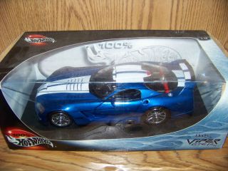 Hot Wheels Blue and White Dodge Viper GTSR 1 18 New in Box