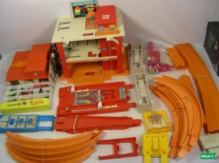 1969 HOT WHEELS HIGH PERFERFORMACE SET TUNE UP TOWER 2 WAY SUPER