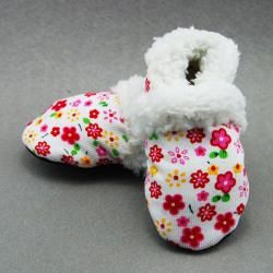 White Flower Soft Sole Baby Shoes (WhiteDesign Flowers Materials Corduroy and soft leatherNon slip leather soleFur liningRounded toeSlip on styling )