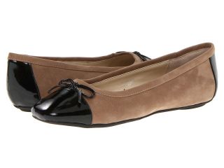 Christin Michaels Piper Womens Slip on Shoes (Taupe)